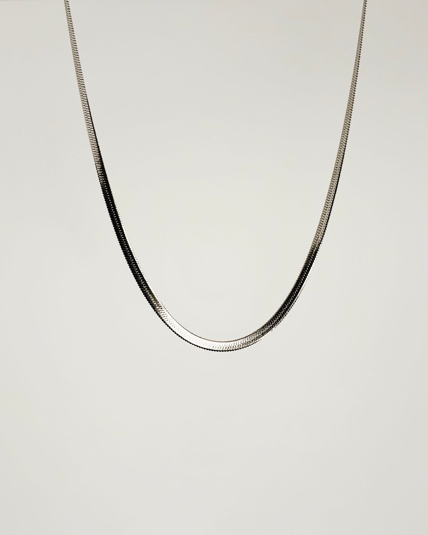 Necklace | Sleek Curve Choker