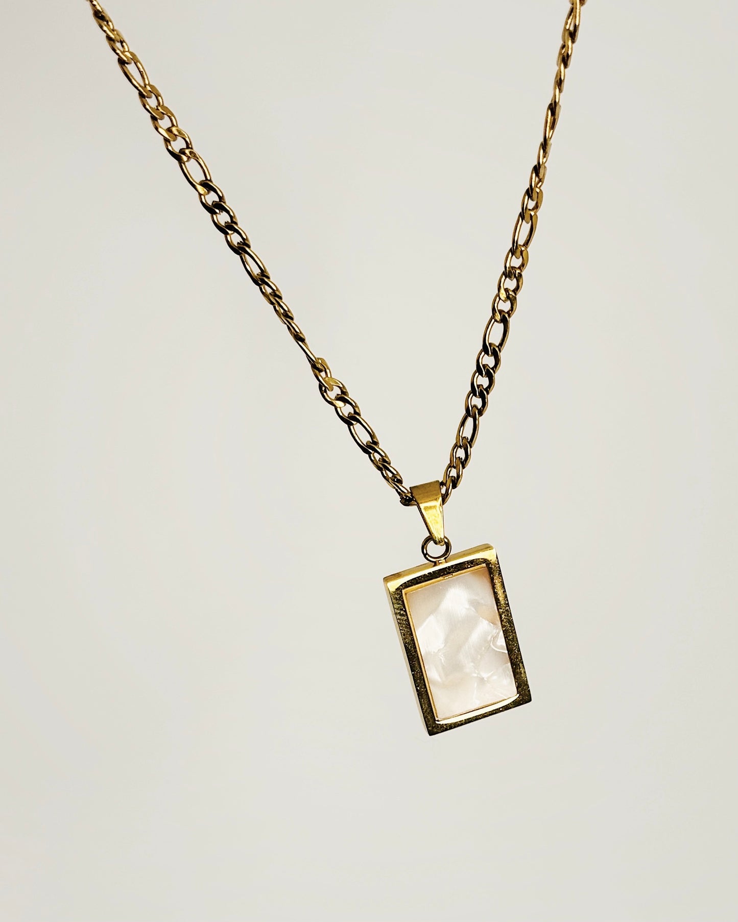 Necklace | Gold Trimmed Pure Shell